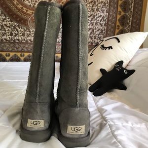 GRAY HIGH TOP UGGS